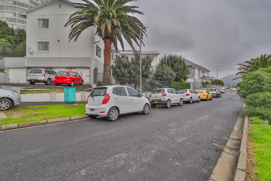 2 Bedroom Property for Sale in Vredehoek Western Cape